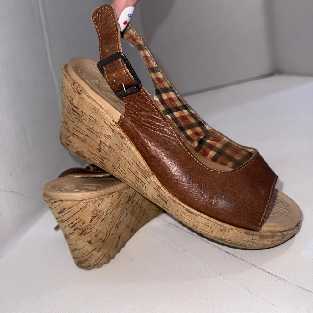 Crocs A Leigh Sandals Tan Brown Leather Cork Platform Wedge Shoes Women's Size 6